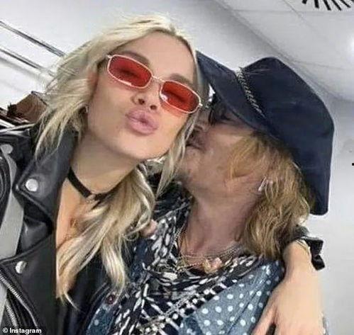 女友最新爆料德普,女友爆料细节，揭秘神秘新欢身份  第3张